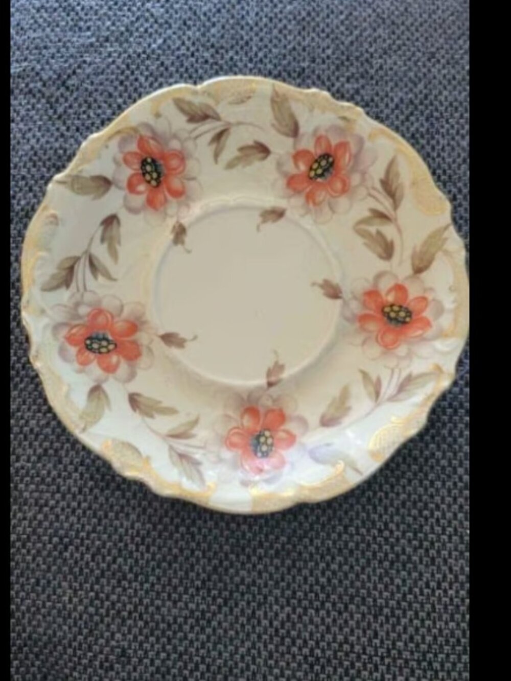 Saucer plate with floral